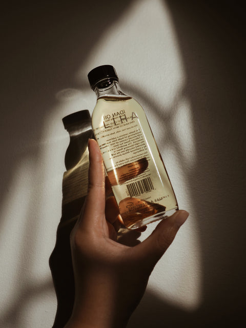 Idan oil in hand